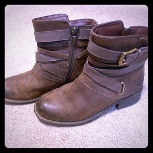 Clark’s brown ankle Moto boots